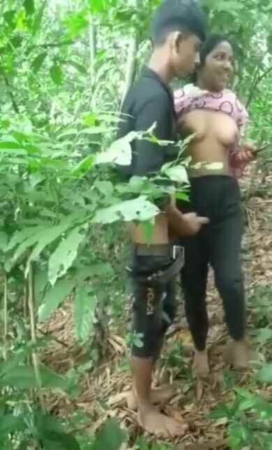 Village girl xxx deshi fucking young boy in jungle mms