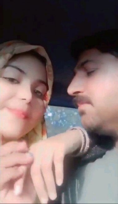Extremely cute kashmiri girl niks indian porn enjoy with uncle mms
