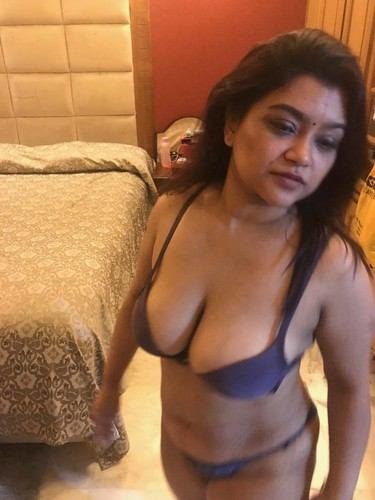Super hottest mallu bhabi naked woman pic all nude pics albums (1)