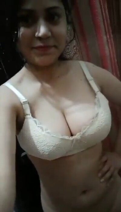 Beautiful big boobs hot girl hot desi porn showing nude mms