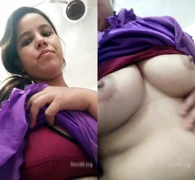 Beautiful sexy girl xxx desi mms showing nice big tits
