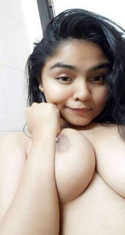 Super horny hot babe indian desi xxx showing tits