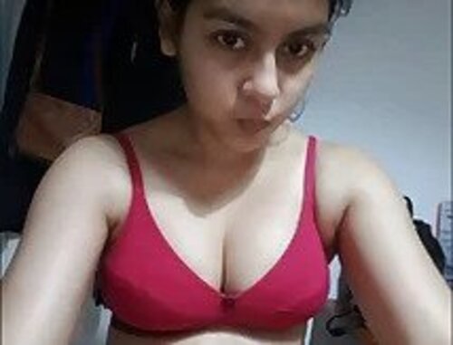Extremely cute 18 girl indian sexx showing nice boobs mms