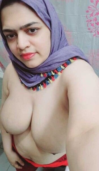 Paki super milf bhabi paki porn showing her big tits milk tank