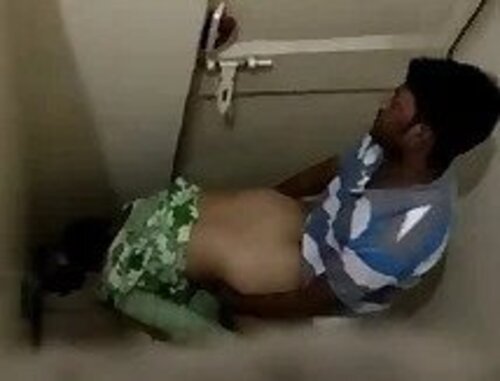 Sexy college lover couple desi indianporn fucking in public toilet