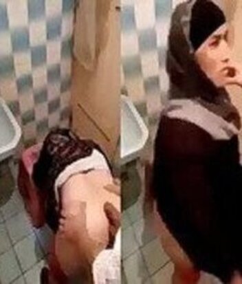 Paki-mature-bhabi-pakistani-hot-porn-fucking-in-public-bathroom.jpg