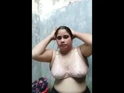 Desi-mature-hot-hot-aunty-porn-nude-bathing-video-mms-HD.jpg