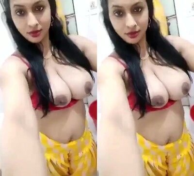 Very-sexy-hot-xxx-bhabi-hd-showing-big-tits-viral-nude-mms.jpg