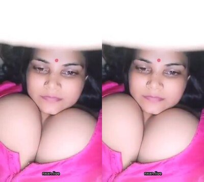 Very-hot-sexy-mature-savita-bhabhi-xx-show-big-tits-mms-HD.jpg